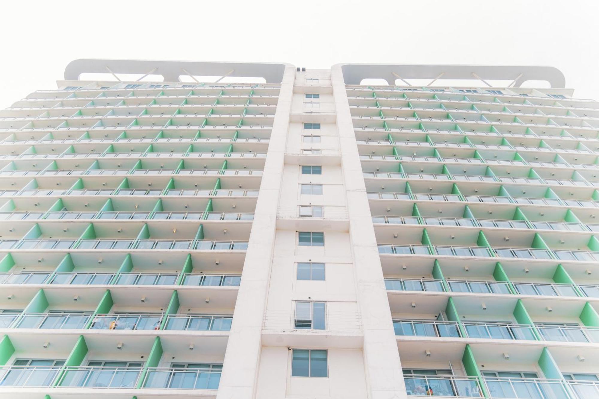 Azure Staycation 2 Bedroom Family Unit With Ps4 *